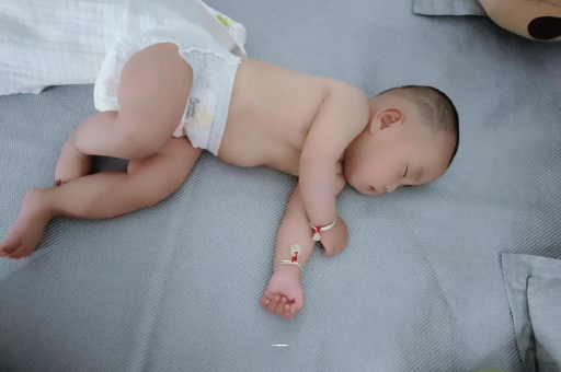 包头几个月宝宝会抬头